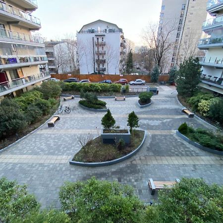 Green Apartment 214 With Private Parking ブカレスト エクステリア 写真