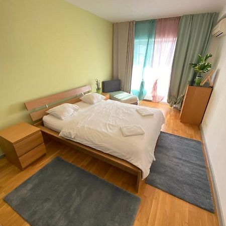 Green Apartment 214 With Private Parking ブカレスト エクステリア 写真