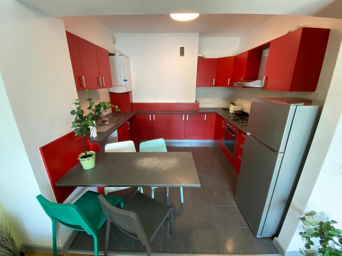 Green Apartment 214 With Private Parking ブカレスト エクステリア 写真