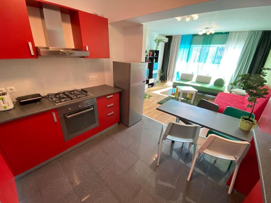 Green Apartment 214 With Private Parking ブカレスト エクステリア 写真