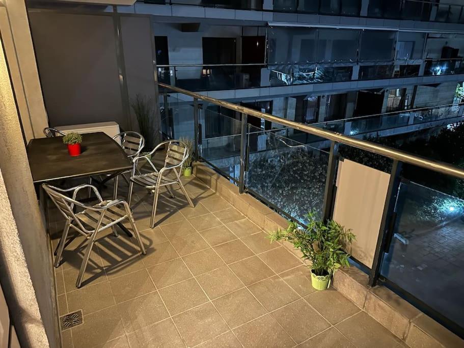 Green Apartment 214 With Private Parking ブカレスト エクステリア 写真
