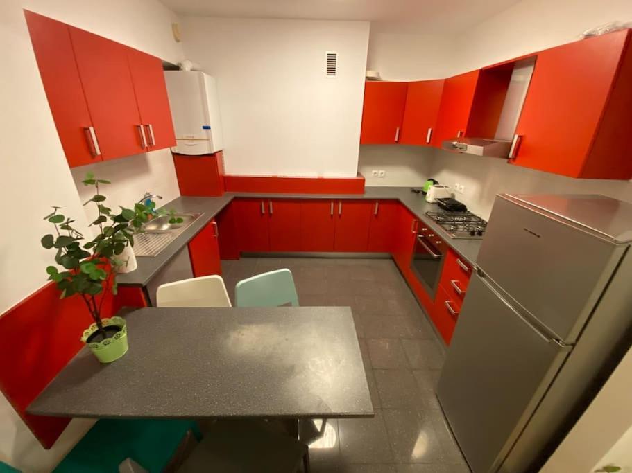 Green Apartment 214 With Private Parking ブカレスト エクステリア 写真