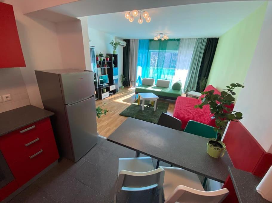 Green Apartment 214 With Private Parking ブカレスト エクステリア 写真
