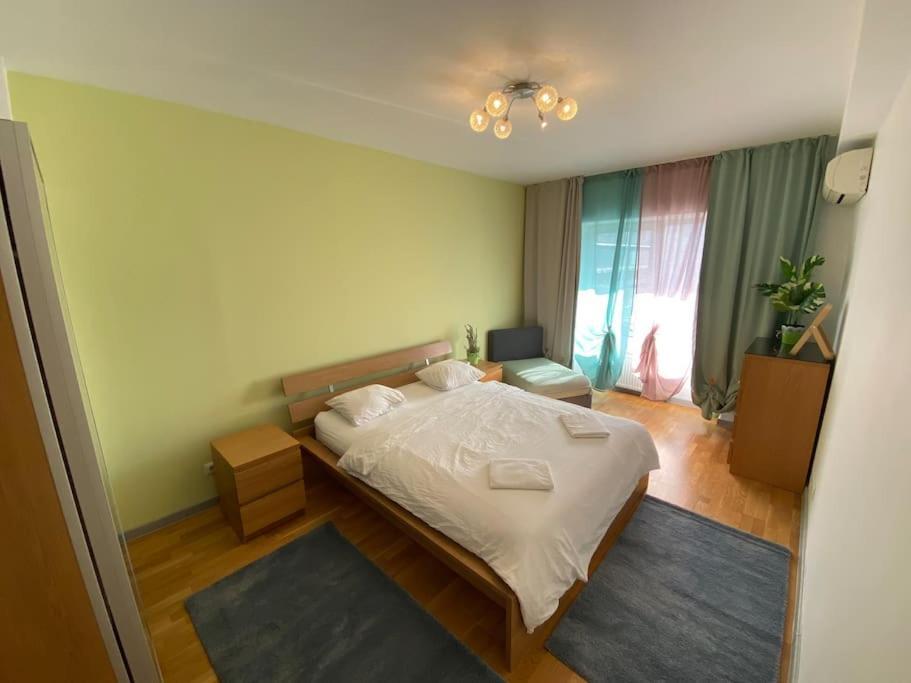 Green Apartment 214 With Private Parking ブカレスト エクステリア 写真