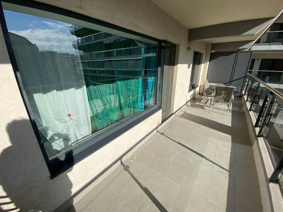 Green Apartment 214 With Private Parking ブカレスト エクステリア 写真