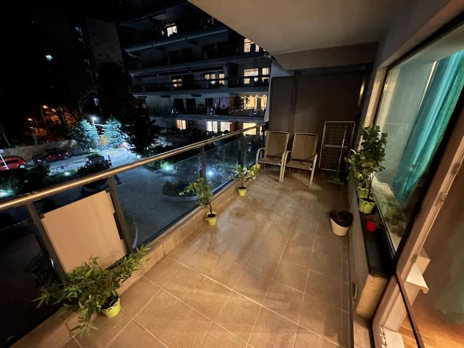 Green Apartment 214 With Private Parking ブカレスト エクステリア 写真