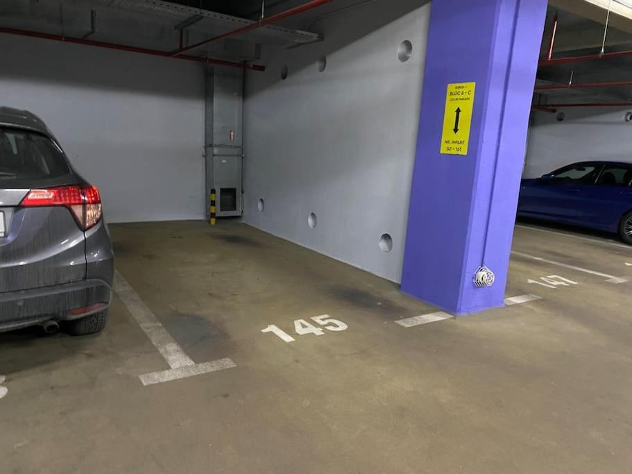 Green Apartment 214 With Private Parking ブカレスト エクステリア 写真