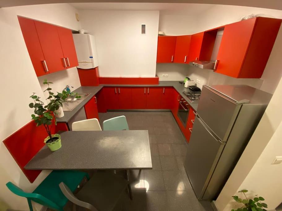 Green Apartment 214 With Private Parking ブカレスト エクステリア 写真