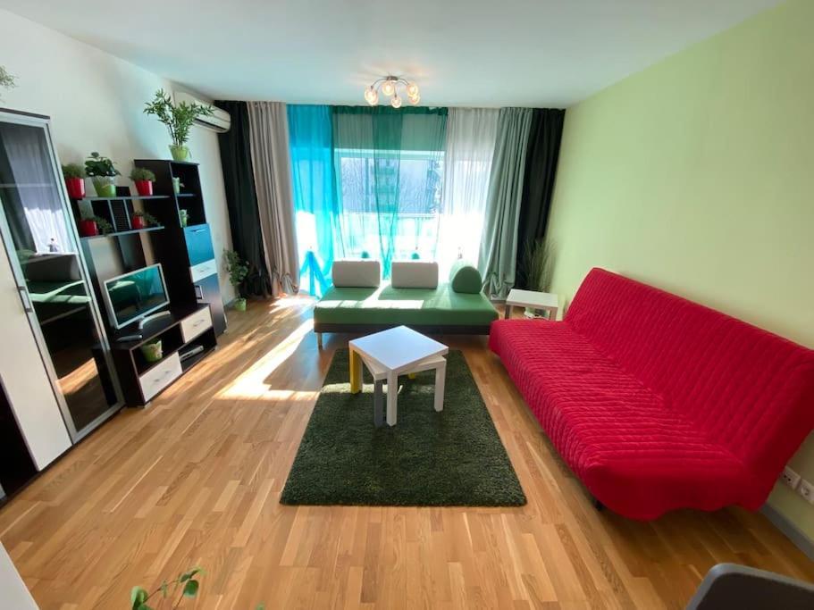 Green Apartment 214 With Private Parking ブカレスト エクステリア 写真