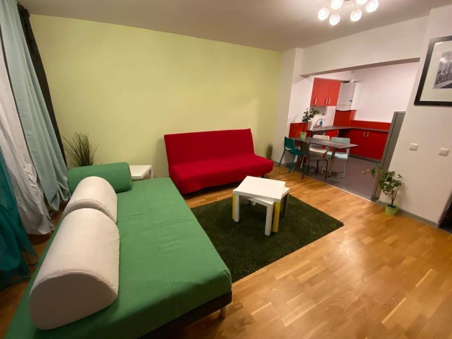 Green Apartment 214 With Private Parking ブカレスト エクステリア 写真