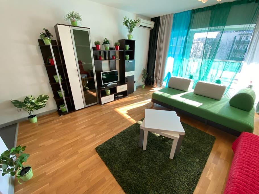 Green Apartment 214 With Private Parking ブカレスト エクステリア 写真